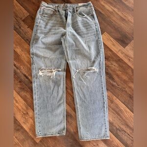 American eagle Light Wash Distressed Knee Jeans
